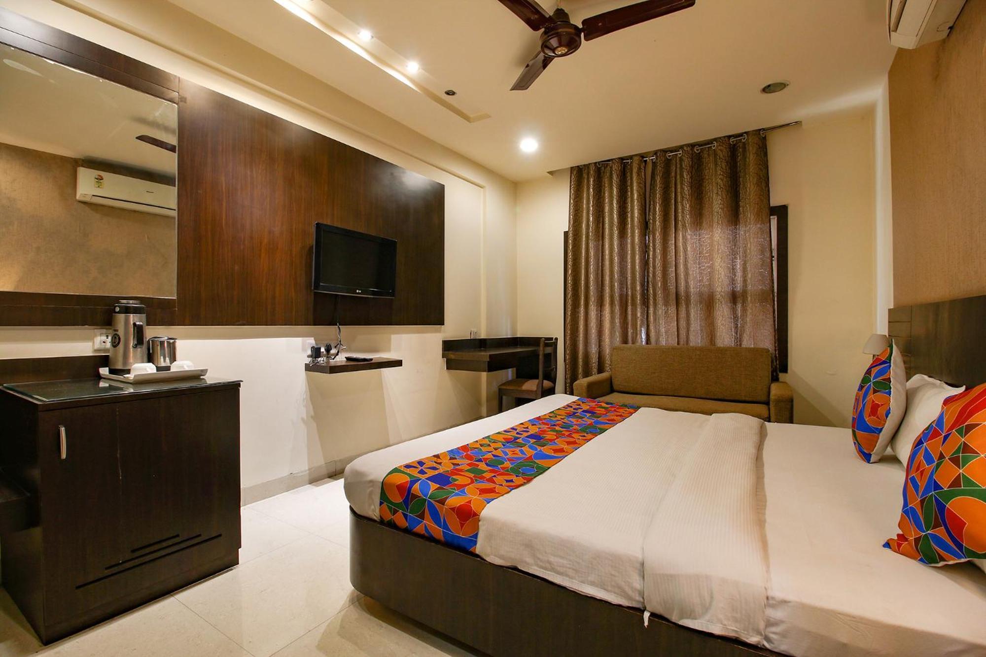 Hotel Regency Бопал Екстериор снимка